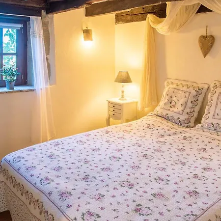 Aux Juges-charming Holiday House With Private Infinitypool!
